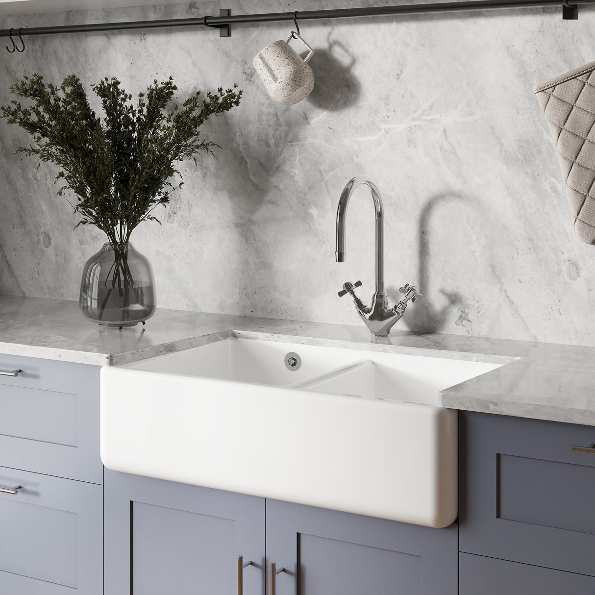 Double Bowl Fireclay Ceramic Kitchen Sink with Stepped Weir and Overflow