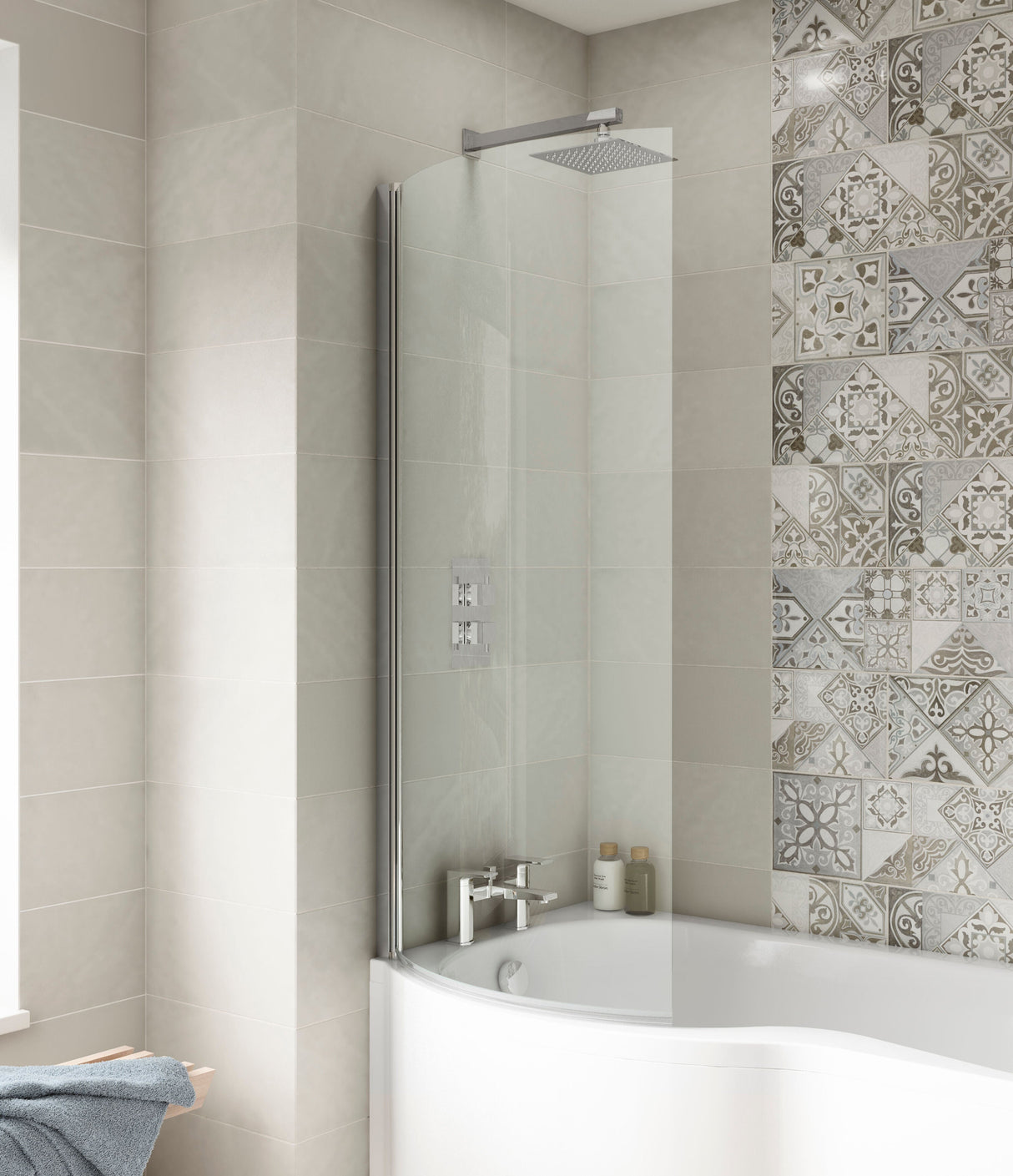 [BBSCCS0] Contemporary Curved 6mm Toughened Safety Glass Reversible P-Bath Bath Shower Screen - Lifestyle 1