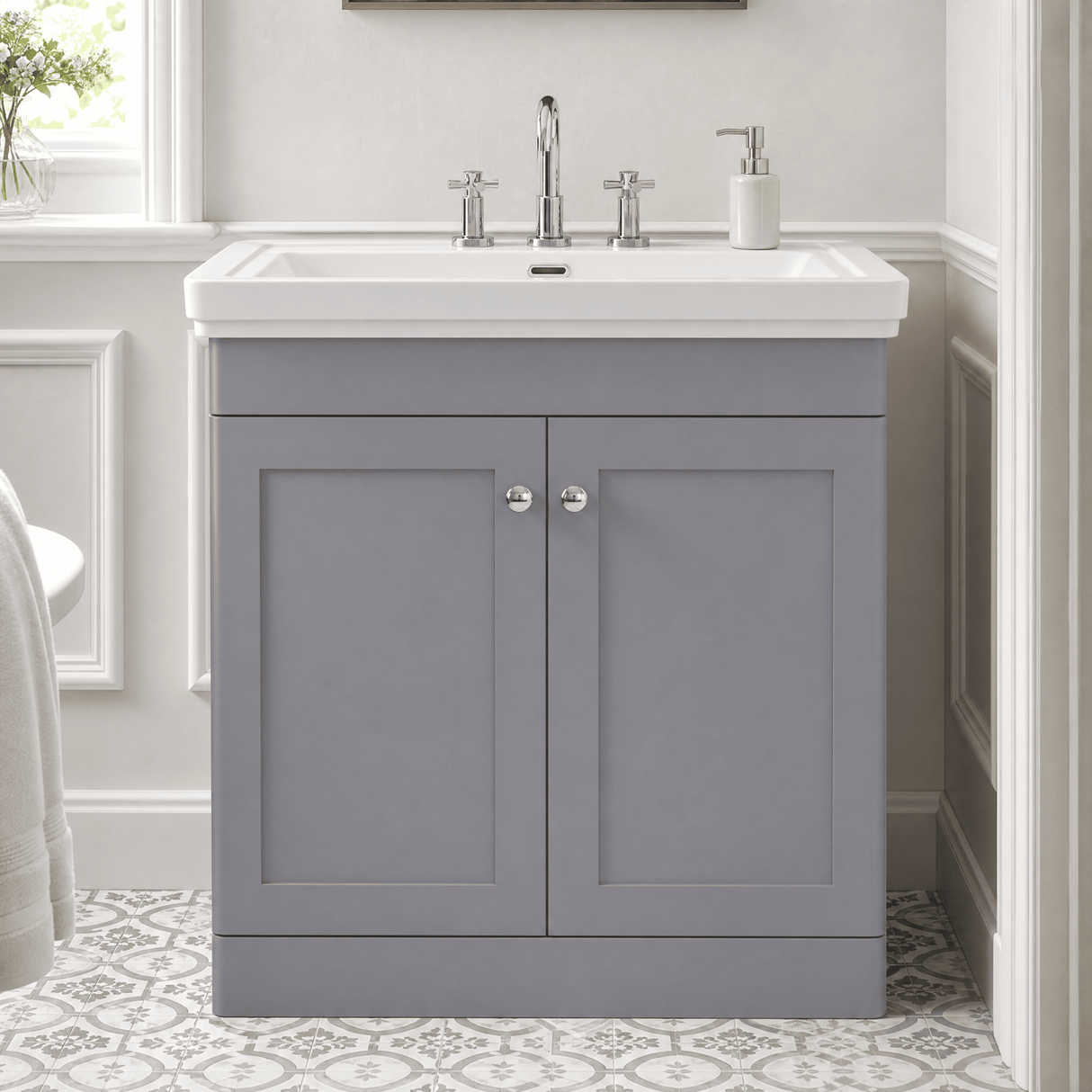 [BFCL226B] Swynnerton Traditional 2 Door Floor Standing Vanity Basin Unit with 3 Tap Hole Traditional Fireclay Basin, Choice of Size and Colour