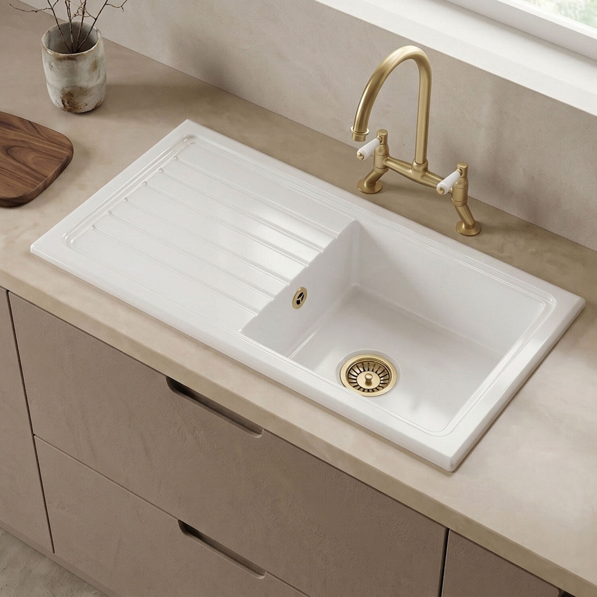 [BKS231WT15] Traditional Fireclay Kitchen Bundle: Single Bowl Sink & Drainer with Waste & Bridge Lever Tap, 1010mm - Brushed Brass - Silo