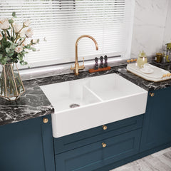 Traditional Double Bowl Fireclay Ceramic Butler Kitchen Sink with Stepped Weir & Tap Ledge and Chrome Basket Strainer Wastes - 895mm